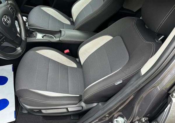Toyota Avensis cena 59999 przebieg: 123400, rok produkcji 2018 z Knurów małe 704